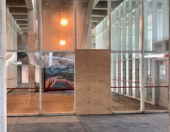 We can do better than this: RIOC's Disgraceful Neglect of Motorgate Public Space Outside looking in, RIOC adds to the dreariness by replacing broken glass with plywood.